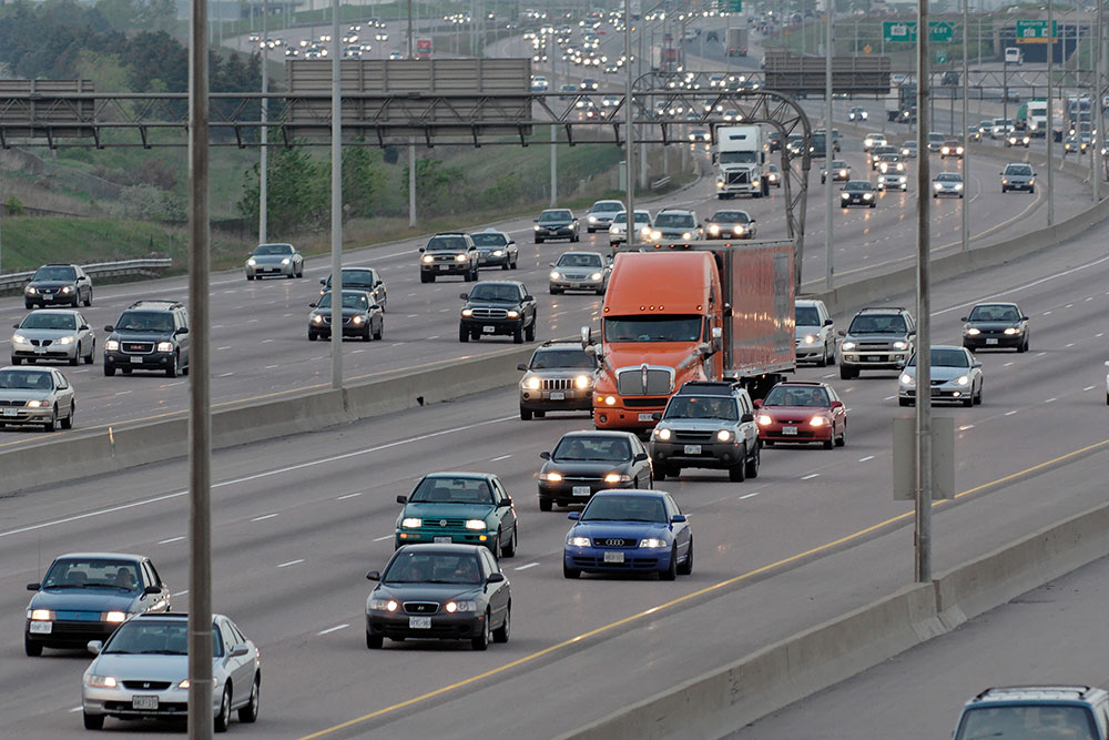 image of busy traffic on the interstate